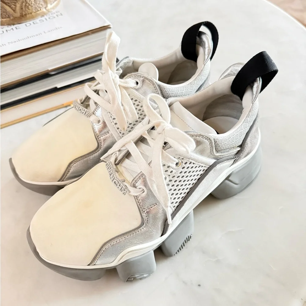 GIVENCHY Jaw Low-Top Sneakers - Picture 8 of 16